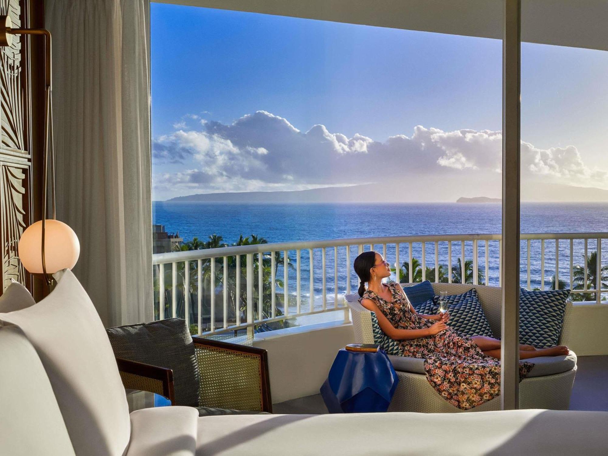 Kilohana Corner King Suite Sofa Bed Ocean View